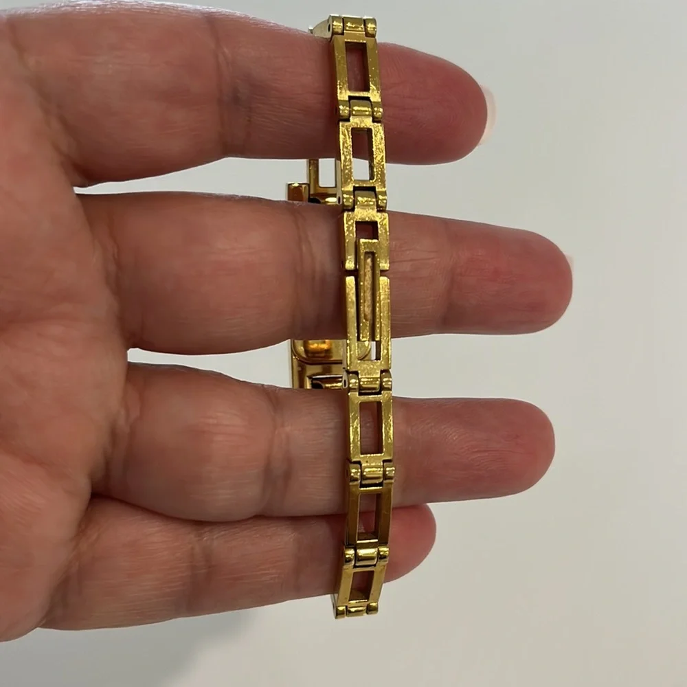 GUCCI Vintage Authentic 3900L Quartz Wristwatch fair/good condition. - Picture 6 of 6
